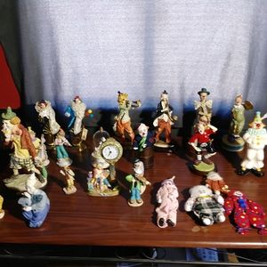 I have to sell my clown collection😭 I have 28 Clo
